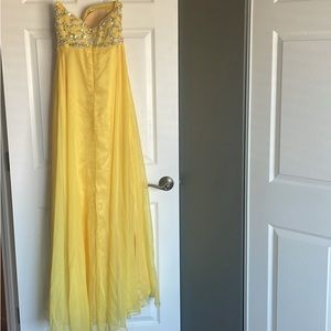 Worn once, yellow prom dress! Has a slit in the front. Size 8. Strapless